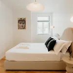 Mary Pink - No 1A - Well Decor Two-Bedroom Apartment